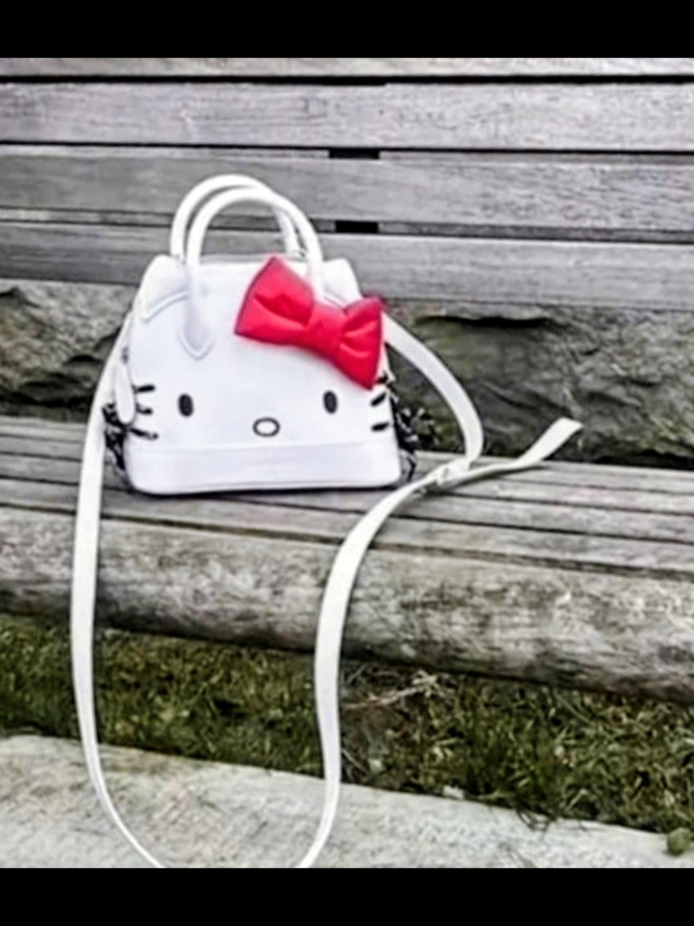 Hello Kitty White Crossbody Bag with Red Bow